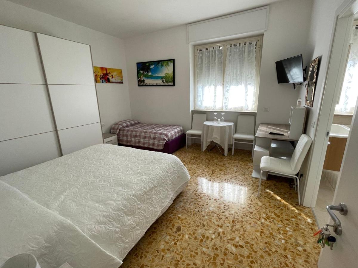 Joys House Bed and Breakfast Bergamo Exteriör bild